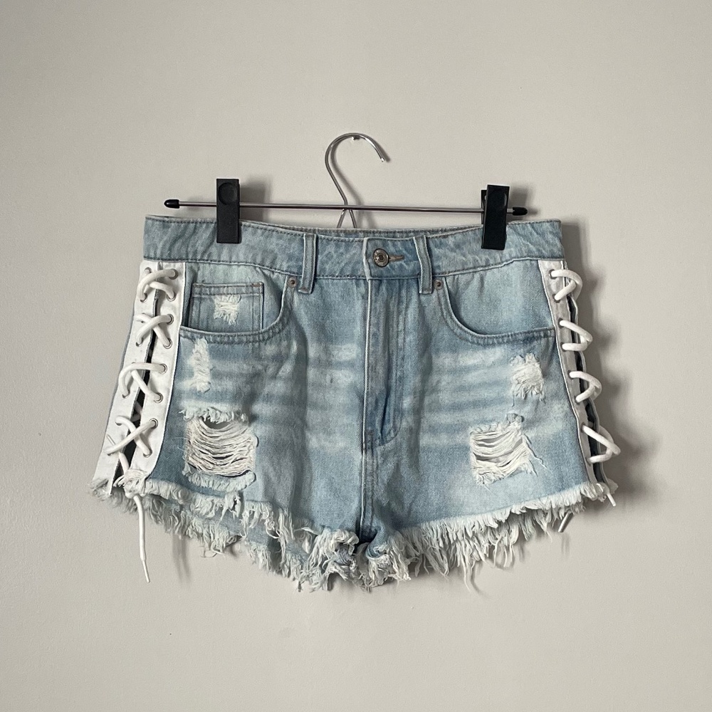 Cutoff Daisy Pocket Jean Tie Shorts (US 27)